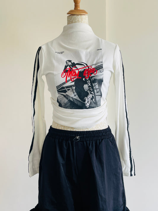 Turtleneck Low-Waisted Fitted Tee