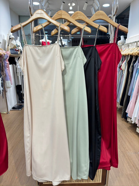 Stone Bow Satin Dress Crème